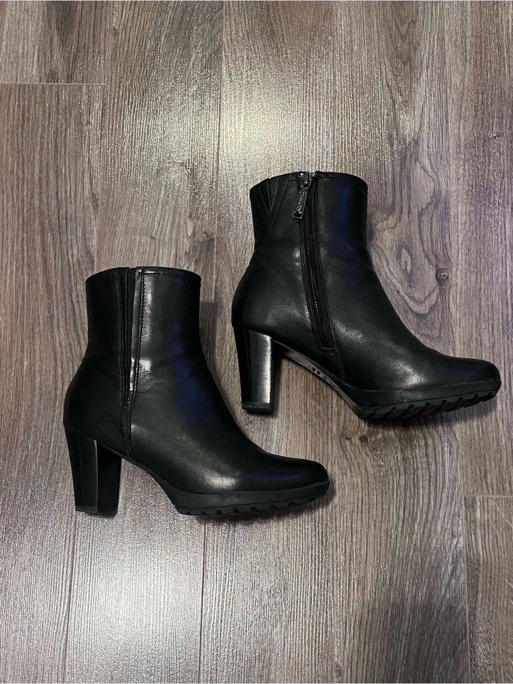 Blondo Women's Black Leather Zip Ankle Boots